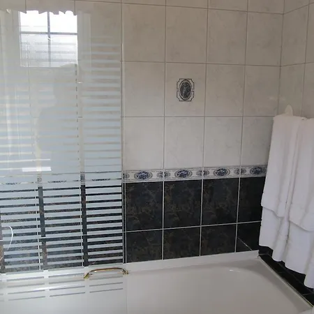 לינה וארוחת בוקר Neidin House