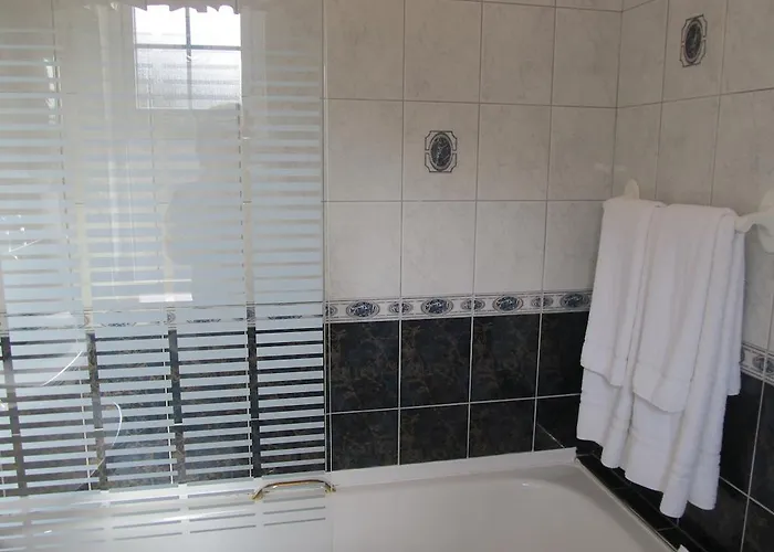 לינה וארוחת בוקר Neidin House