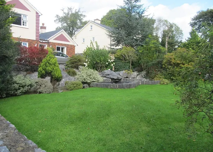 לינה וארוחת בוקר Neidin House