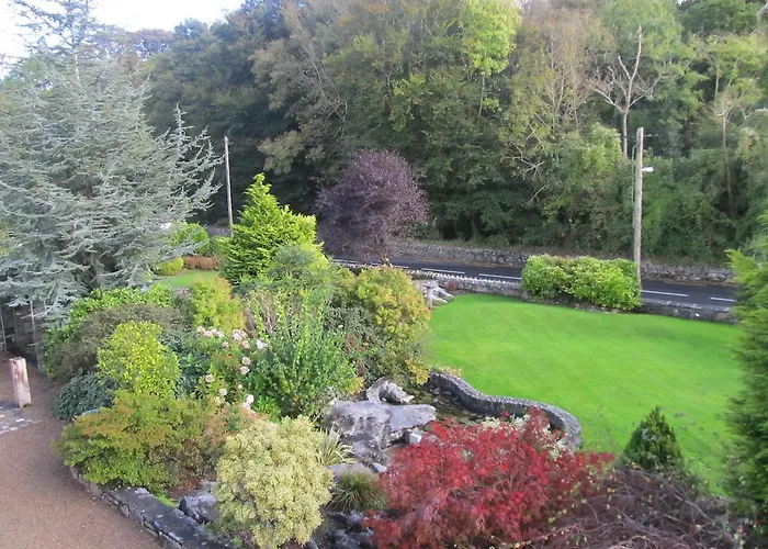 לינה וארוחת בוקר Neidin House