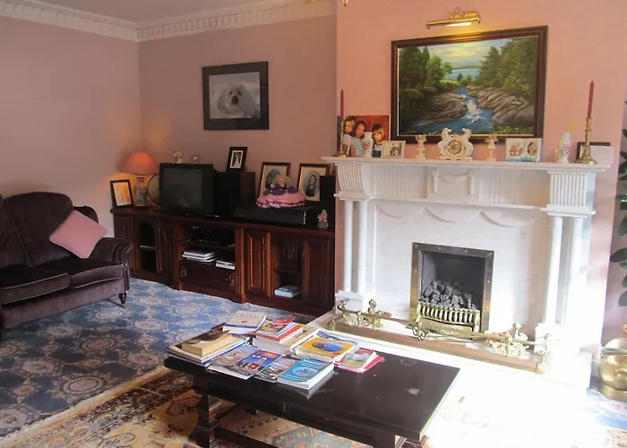 לינה וארוחת בוקר Neidin House