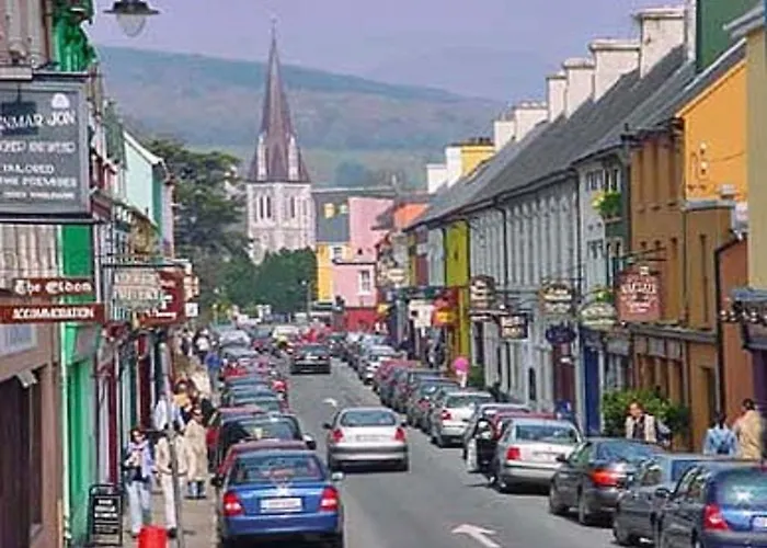 לינה וארוחת בוקר Neidin House 3*