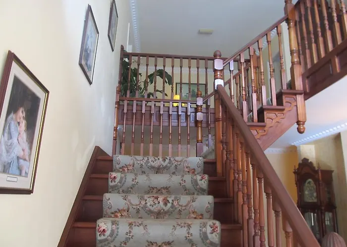 לינה וארוחת בוקר Neidin House קנמארה